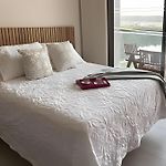 Disfrutar con elegancia, confort y acceso al mar.